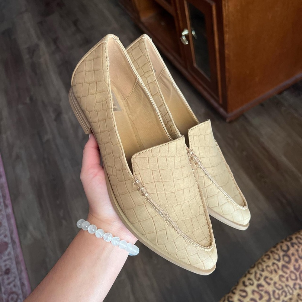 Dolce Vita Beige Crocodile Pattern Loafers - Picture 4 of 6
